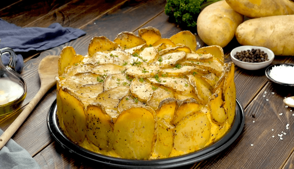 Herzhafter Kartoffelkuchen mit Käse und Schinken