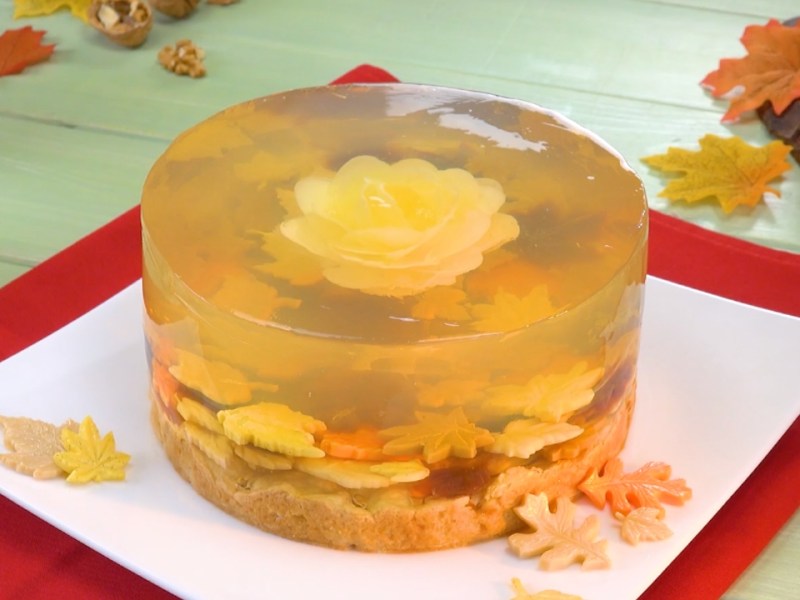 ¡Un pastel de manzana diferente! Colorido pastel otoñal con gelatina de manzana