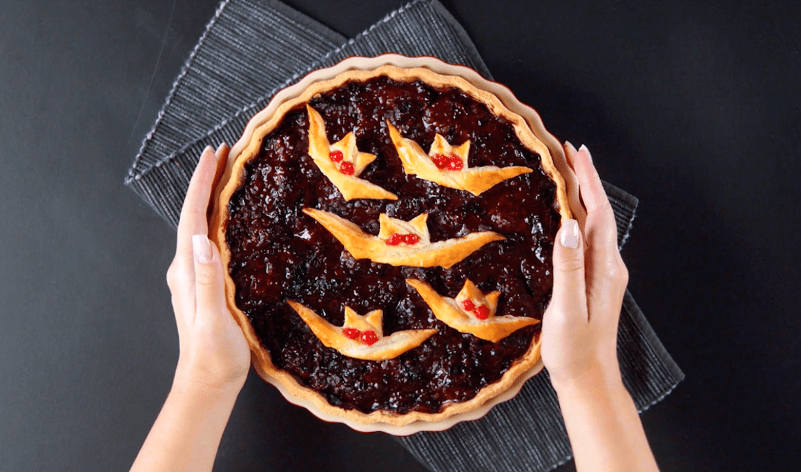 Halloween-Kuchen mit Fledermäusen