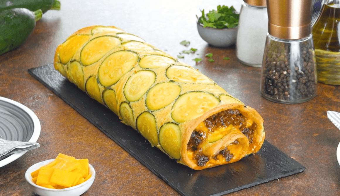 Gefüllte Zucchini Hackfleisch Rolle mit Cheddar