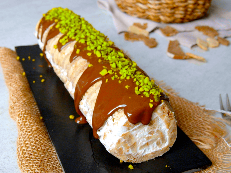 ¡Aprovecha el pan viejo! Rollo dulce con crema de vainilla